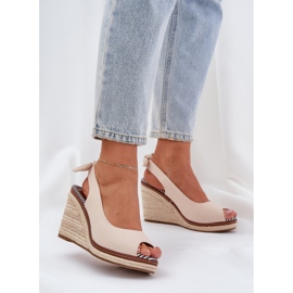 Beige Wedge sandaalit punoksilla 2