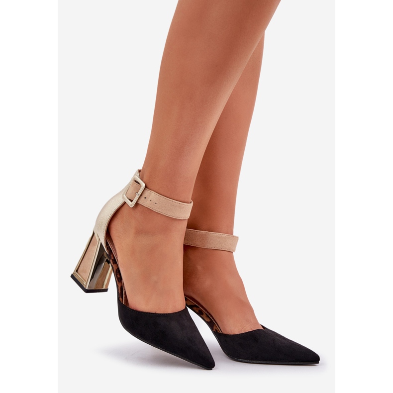 Sandaalit pylväässä terävät varpaat mustat 1