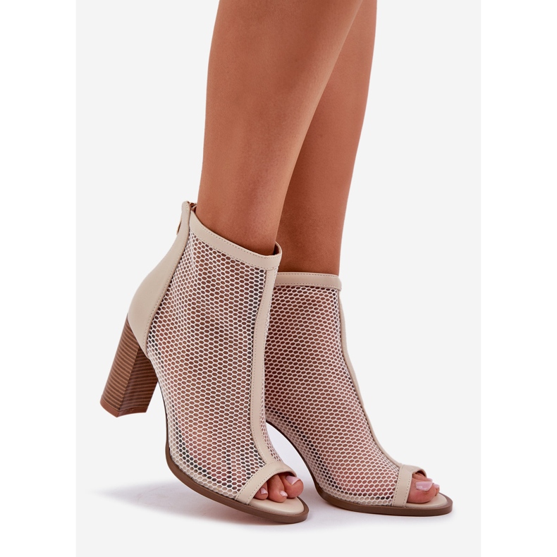 Postin sandaalit ylemmän beigen kanssa 1