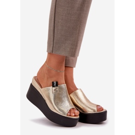 Tohvelit laiturilla ja kiilaa ekon nahkakulta kultainen 1