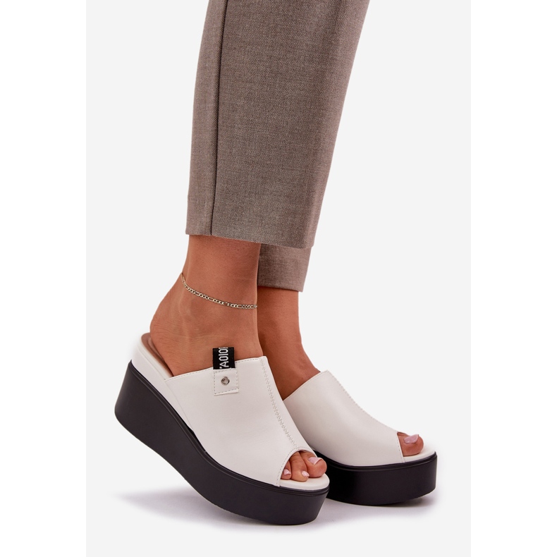 Tohvelit lavalla ja kiila Eco White Leather valkoinen 1