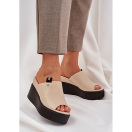 Tohvelit laiturilla ja kiilaa ekon nahka beige 2