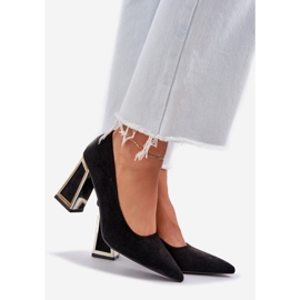 Tyylikkät pumput osoittimen mustalla nenässä 1