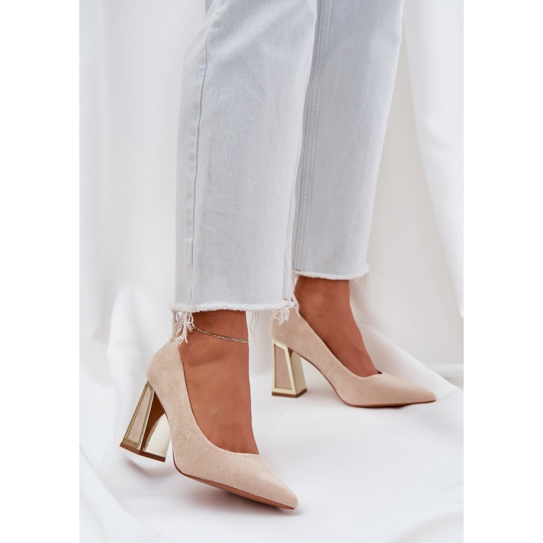 Tyylikkät pumput osoittimen pylvään beige -nenään 2