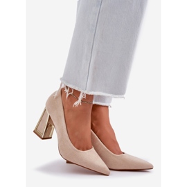 Tyylikkät pumput osoittimen pylvään beige -nenään 1