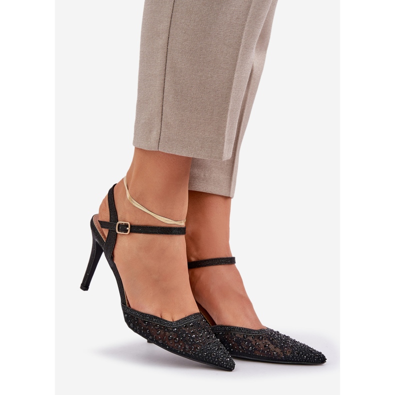 Sisustetut korkokengät mustalla kantapäällä 1