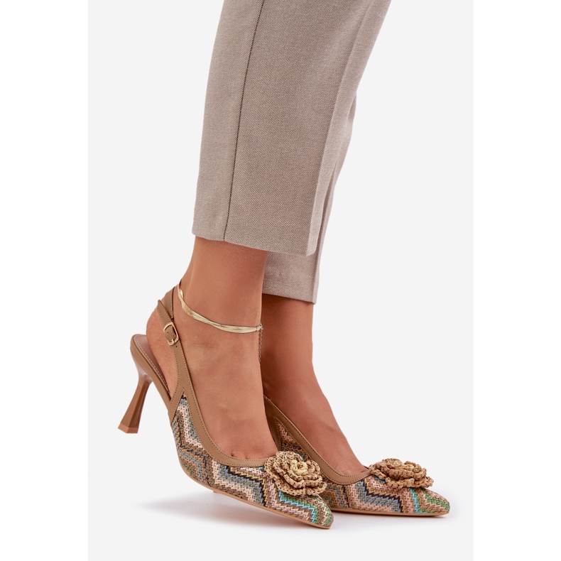 Punotut korkokengät ruskealla kantapäällä 1