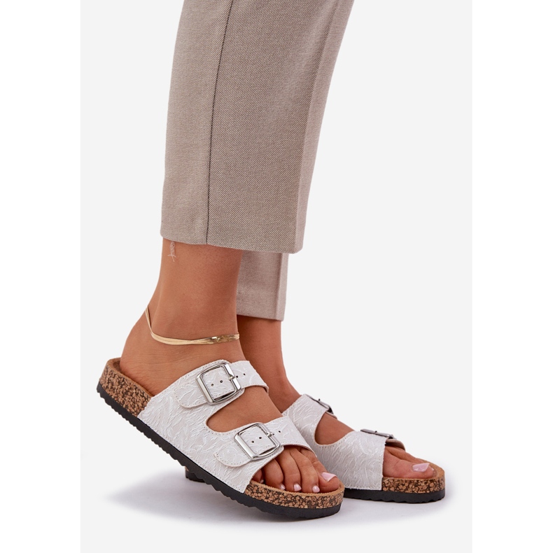 Materiaali kääntyy korkkipohjaan kiinnittimellä vaaleanharmaa valkoinen 1