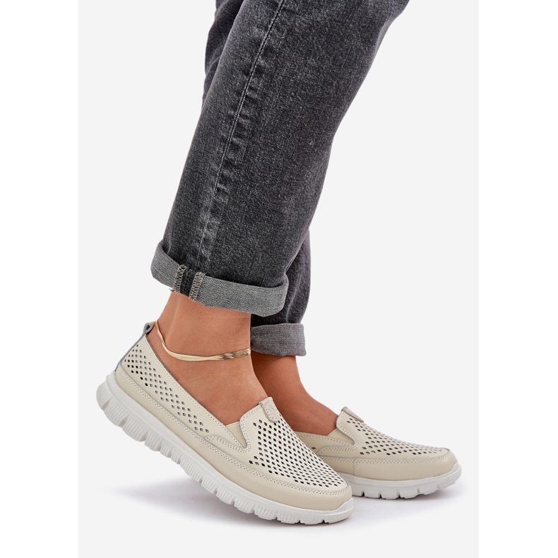 Kevyet nahkaiset avoimet naisten leipomot laiturilla beige 1