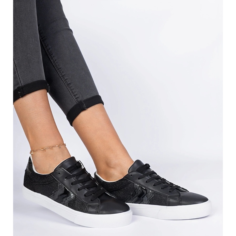 Mustat lenkkarit, joissa on eläinmalli, koristeltu kimaltelemalla 2