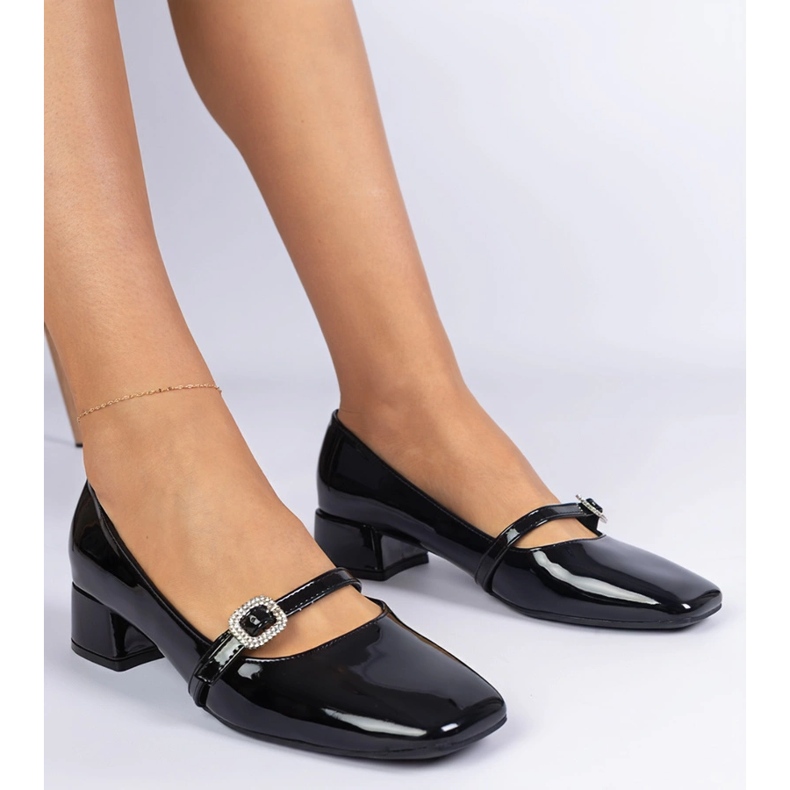 Zirkonilla koristeltu mustia tyylikkäitä pumppuja musta 2