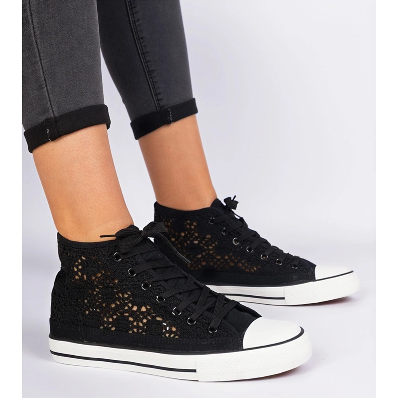 Mustat aukot naisten lenkkarit 1