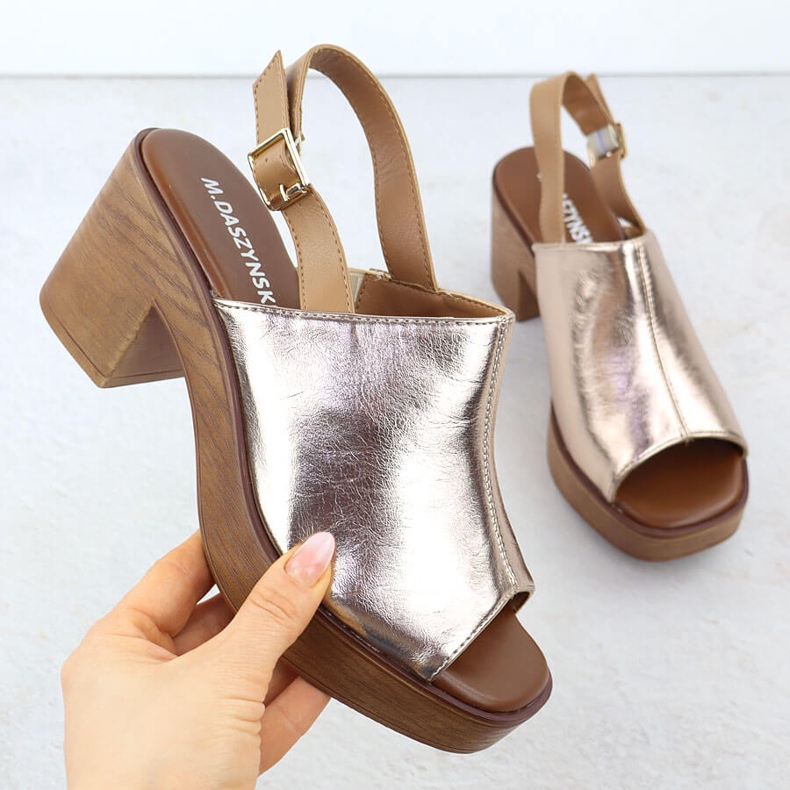 Naisten sandaalit Złote Post M. Daszyński MR23126-7 kultainen 1