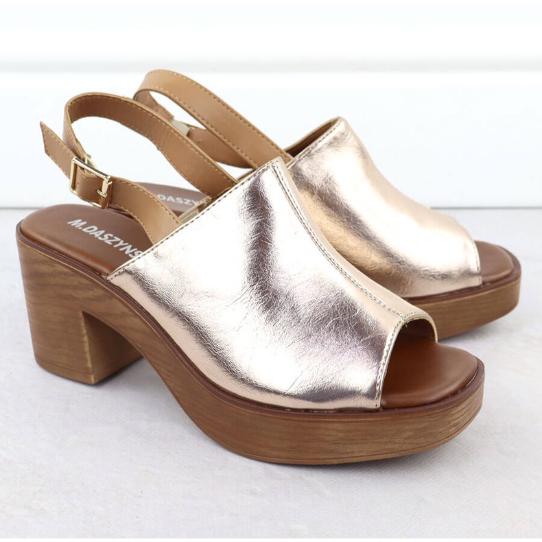 Naisten sandaalit Złote Post M. Daszyński MR23126-7 kultainen 2