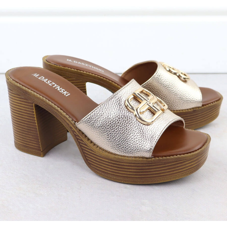 Naisten tossut postitse ja alustalla Złote M. Daszyński MR24146-3 kultainen 2
