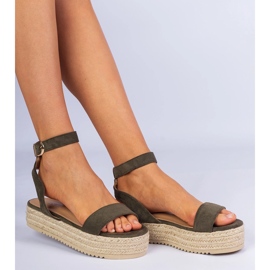 Vihreät espadrile -sandaalit laiturilla 3