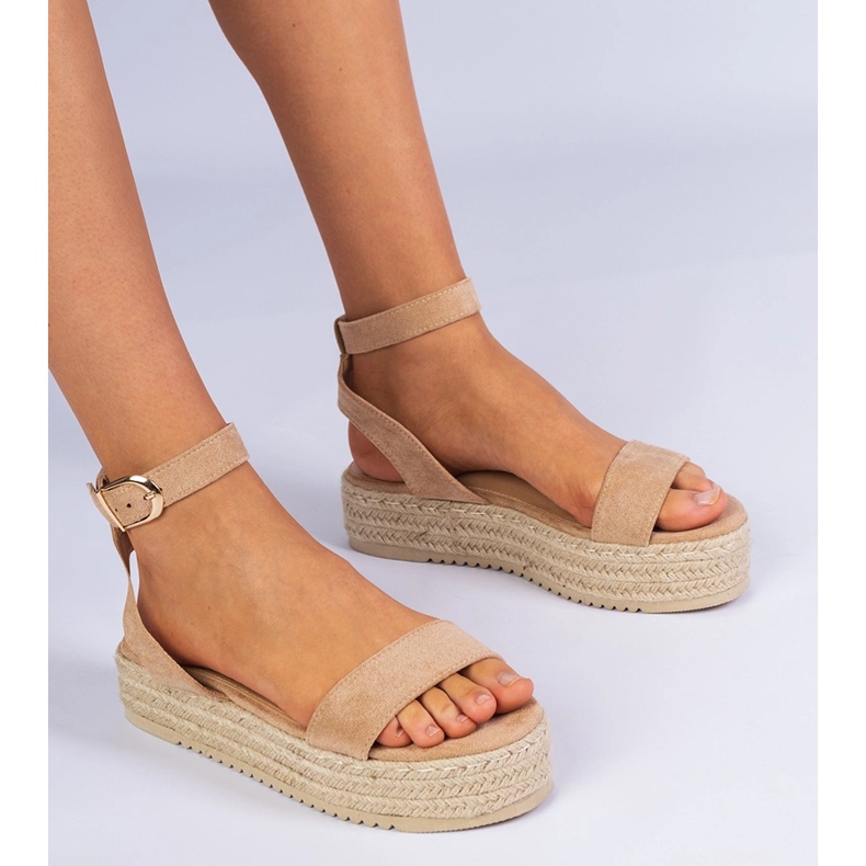 Beige -sandaalit Espadrilles laiturilla 1