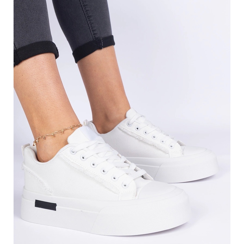 Valkoiset naisten materiaalit lenkkarit laiturilla valkoinen 1