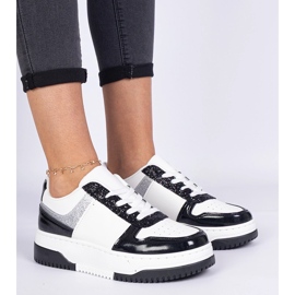 Mustat naisten tennarit, joissa paksu pohja 2