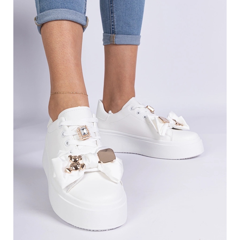 Naisten valkoiset lenkkarit koristeltu karhulla valkoinen 1