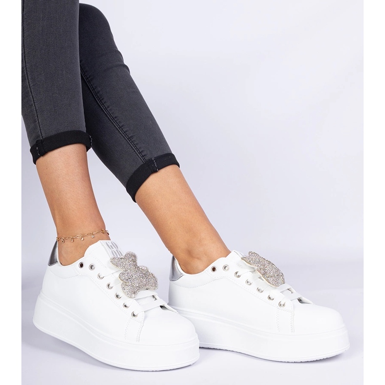 Valkoiset ja hopeat naisten lenkkarit, jotka on koristeltu nallekarhulla valkoinen 1