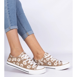 Ruskeat naisten kankaat kukilla 1