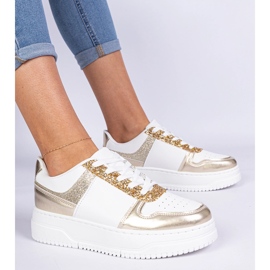 Kultaisten naisten lenkkarit paksulla pohjalla, joka on koristeltu kimaltelemalla kultainen 2