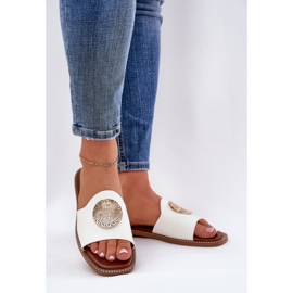 Eco Leather Flat -Pested Flip Flops, jossa on valkoinen sisustus 2