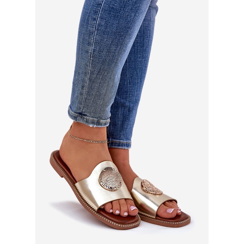 Eco Leather Flat -Pested Flip Flops, jossa on kultainen sisustus 1