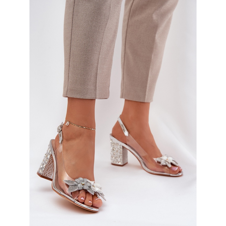 S.Barski Läpinäkyvät sandaalit kukilla koristeltuun kantapäähän D &amp; A MR38-331 Hopea 2