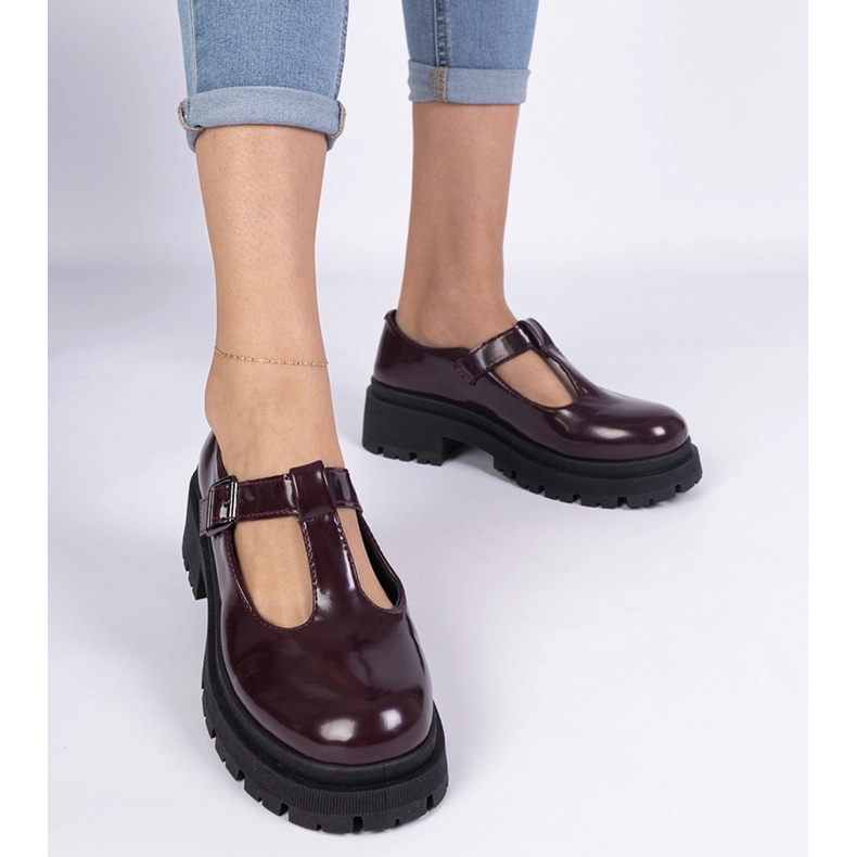 Burgundin kengät ekologisella laiturilla punainen 1