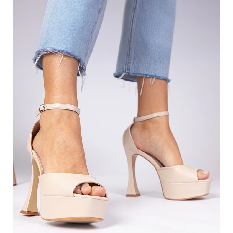 Beiget korkokengät sandaalit 2