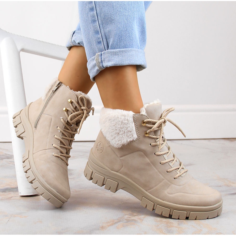 Mukavat, eristetyt, beigenväriset naisten nilkkurit Riekeriltä 2