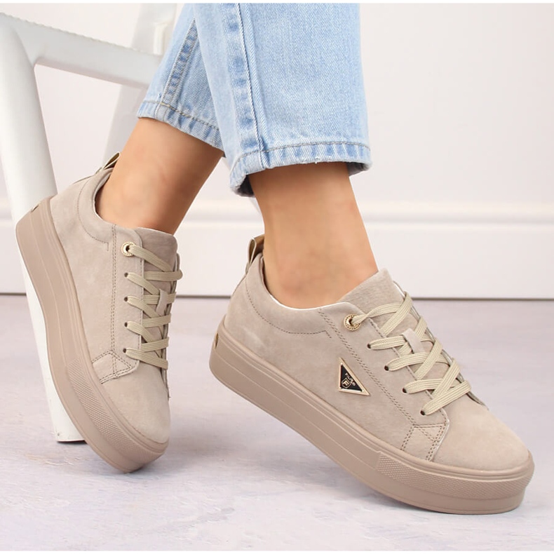 Naisten beige-nahkaiset mokkanahkakengät alustalla Filippo DP3533 1