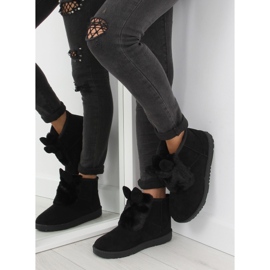 Musta emusy korvilla B198 musta 1