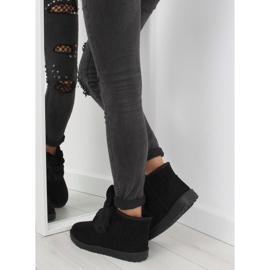 Musta emusy korvilla B198 musta 2