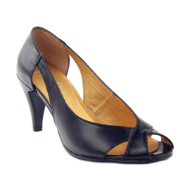 PEES mustat nahkapumput 1