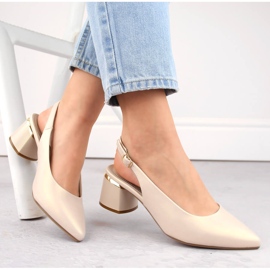 Naisten tyylikkäät, täyskärkiset, beige-helmesandaalit Sergio Leone SK175 2