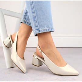 Naisten tyylikkäät täyskärkiset helmisandaalit Sergio Leone SK175 beige 2