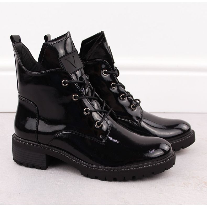 Naisten musta patentoitu työasu Vinceza 58136 2