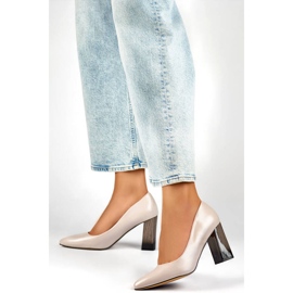 Naisten teräväkärkiset pumput korkealla koristeellisella kantapäällä, beige GD-FL486A-L.BE 2