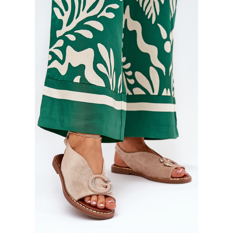 Litteät naisten sandaalit, joilla on beige sisustus 2