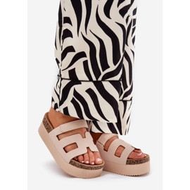 Tossut massiivisella alustalla beige 1