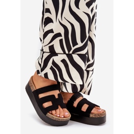 Tossut massiivisella alustalla musta 1