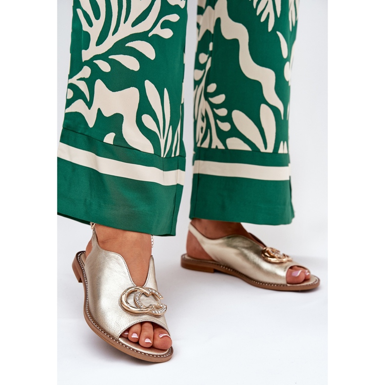 Litteät nahkaiset sandaalit, joissa koristeet Laura Messi 2865 Zlotys kultainen 2