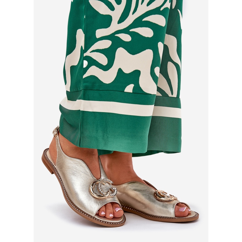 Litteät nahkaiset sandaalit, joissa koristeet Laura Messi 2865 Zlotys kultainen 1