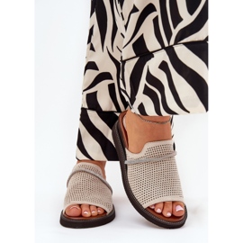 Jezzi Naisten kiilat koristeellisella beige -hihnalla 2