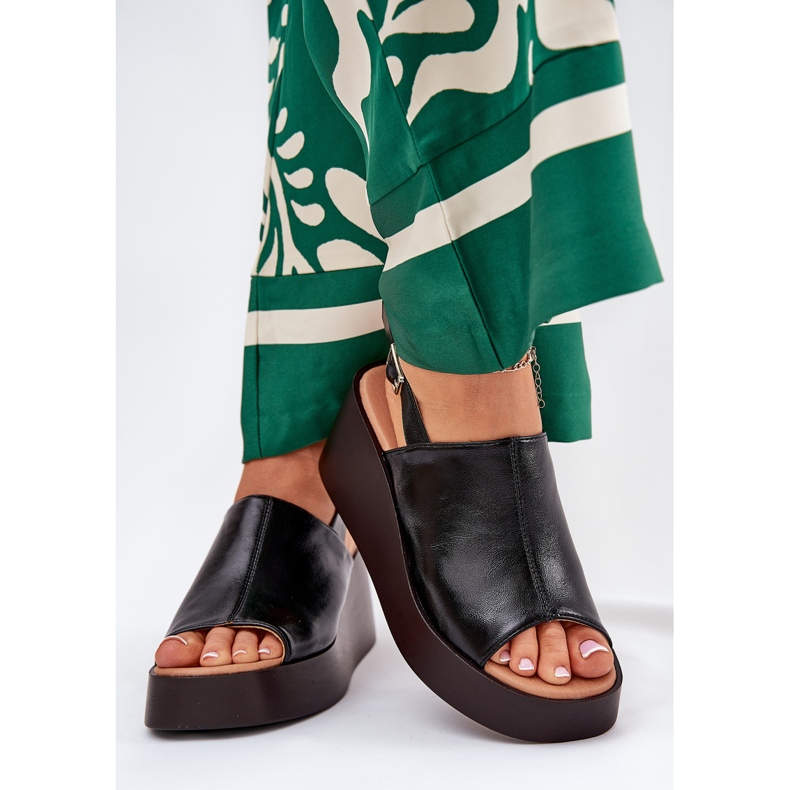 Jezzi Naisten sandaalit, joissa on ekologinen nahka lavalla ja mustat kiilat 2