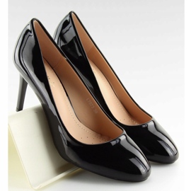 Pumput naisille mustaksi lakattu L7073 Musta 1