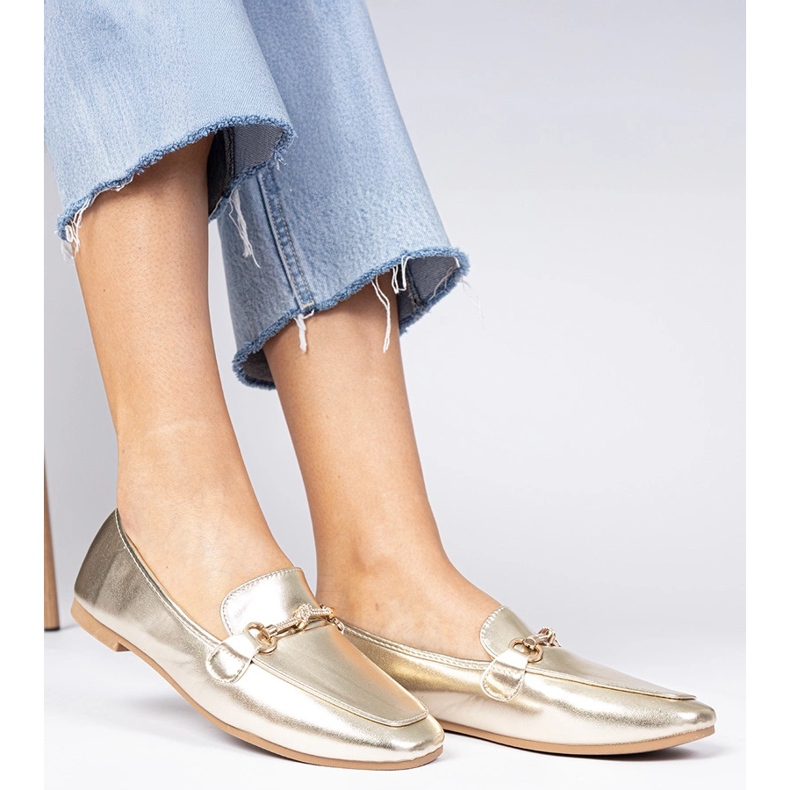 Kultaiset tyylikkäät leipomot, joissa on kultainen sisustus ja zirkonit 1